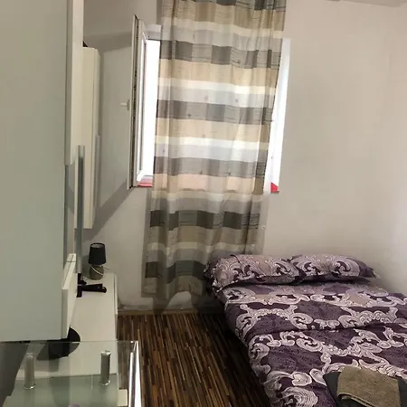 One Апартаменты *